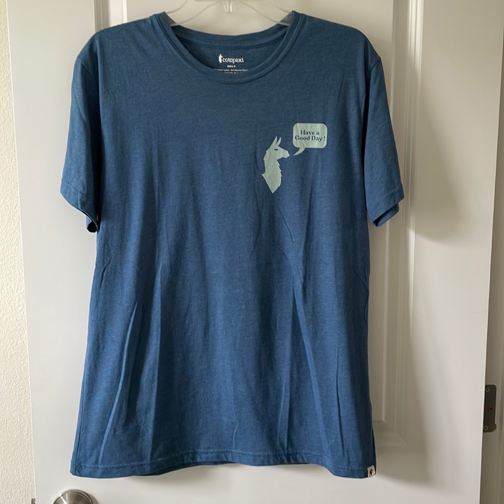 Men’s blue tee